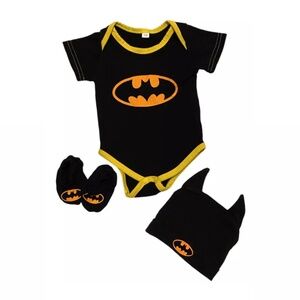 Baby Batman 0-3 months 3 Piece Batman baby outfit Costume & booties and beanie